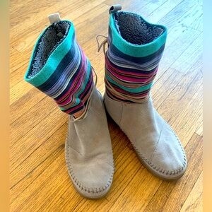Adorable Boho Toms moccasin-style boots, size 8